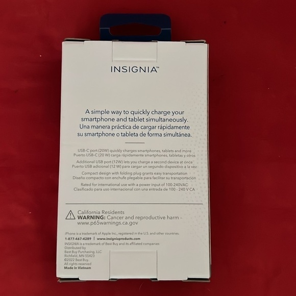 Dual port wall charger - Picture 2 of 3